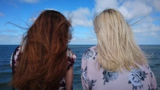 "Ήμουν 9 μηνών έγκυος όταν διαγνώστηκα με καρκίνο του μαστού. Τρεις μόλις ημέρες πριν, η μαμά μου είχε την ίδια ακριβώς διάγνωση."