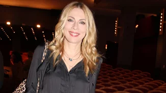 Η Σμαράγδα Καρύδη με ολόσωμη φόρμα ιδανική για day to night εμφανίσεις