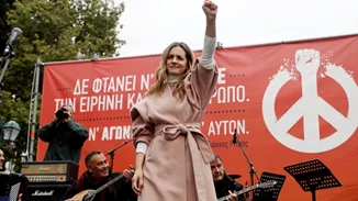 "Πόλεμος" στο Τwitter για την αντιπολεμική συναυλία της Μποφίλιου - Είπε ότι "είμαστε με τον άνθρωπο"