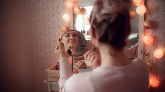 Τι λέει η ψυχολογία για τις γυναίκες που δεν φοράνε μακιγιάζ