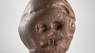 "Οι απαρχές της γλυπτικής. Αρχαιολογικά ευρήματα από τον Παλαιό Κόσμο και τη Λέσβο 2,5 εκατομμύρια έως 50.000 χρόνια πριν από σήμερα", στο Μουσείο Μπενάκη