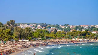 Πόσο κοστίζει η είσοδος στις οργανωμένες παραλίες της Αττικής