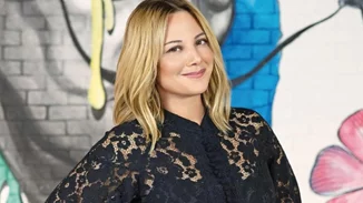 "Όσα χρόνια κι αν περάσουν εκείνη θα είναι η ψηλή κι εγώ η κοντή" | Η τέλεια φωτογραφία της Νάνσυς Ζαμπέτογλου με την Άννα Μαρία Παπαχαραλάμπους