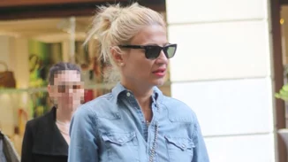 Φαίη Σκορδά | Φτιάχνει στην κουζίνα του σπιτιού της το πιο εύκολο σοκολατένιο γλυκό