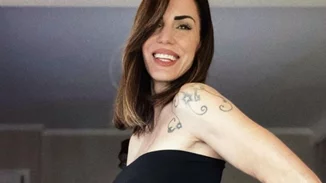 Ελισάβετ Σπανού | Ανακοινώνει την εγκυμοσύνη της και μας δείχνει τη φουσκωμένη κοιλίτσα της