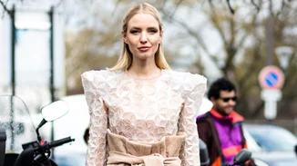 Αυτή είναι η φούστα που φορούν όλα τα κορίτσια της μόδας | Σού βρήκαμε τα πιο budget friendly σχέδια