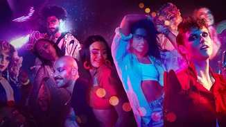 Τα ευρηματικά, μοντέρνα makeup looks και τα έντονα χρώματα που θα μας ανανεώσουν αυτή τη σεζόν