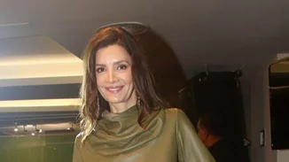 Κατερίνα Λέχου | Με φθινοπωρινό look στο θέατρο - Τα mules της είναι μία έξυπνη επιλογή για την ντεμί σεζόν