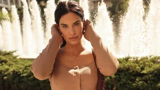 Χριστίνα Μπόμπα | Με oversized leather jacket στη ζεστή απόχρωση που χρειάζεσαι στη συλλογή σου