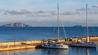 Ανοιξιάτικη απόδραση | Τα 4 κορυφαία νησιά κοντά στην Αθήνα για το 2025