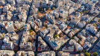 Συννεφιά, άνοδος της θερμοκρασίας και βροχές σήμερα - Τι καιρό θα κάνει την 25η Μαρτίου