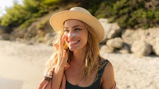 Sunny Days | Τα καλύτερα αντιγηραντικά αντηλιακά φαρμακείου για προστασία και πρόληψη των ρυτίδων