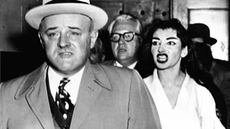 Το 1955 η Μαρία Κάλλας απαθανατίζεται εκτός εαυτού στη Νέα Υόρκη.Η ιστορία μίας θρυλικής φωτογραφίας