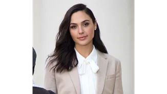 Gal Gadot | Η φωτογραφία της με μαγιό και φουσκωμένη κοιλίτσα