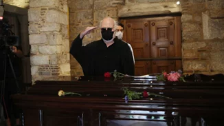 Πού ήταν, τελικά, το λάθος στον τρόπο που ο Διονύσης Σαββόπουλος (απο)χαιρέτησε τον Μίκη Θεοδωράκη;