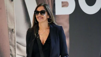 Η Βίκυ Κουλιανού δείχνει τον πιο chic τρόπο για να αναβαθμίσεις το μαύρο φόρεμά σου