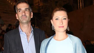 Σία Κοσιώνη | Γοητευμένη με τη νέα έκθεση του Μουσείου της Ακρόπολης - Το ιδιαίτερο παντελόνι της