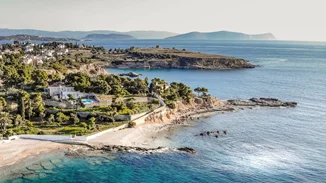 Σου βρήκαμε έναν καταπράσινο παράδεισο στις Σπέτσες για όσους αναζητούν την απόλυτη ιδιωτικότητα