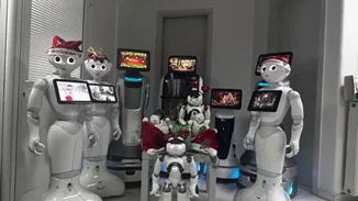 Ρομπότ λένε τα κάλαντα και ο Pepper αναλαμβάνει ρόλο βοηθού Αϊ- Βασίλη