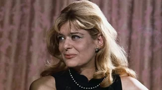 Μελίνα Μερκούρη | Κομψή εμφάνιση εν πλω με navy blue σακάκι πριν από 65 χρόνια