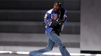 Do it like Kendrick | 7 bootcut jeans για να φορέσεις κι εσύ το viral ρούχο του φετινού Super Bowl