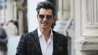 Ο Σάκης Ρουβάς σε αδημοσίευτες φωτογραφίες με τα παιδιά του - "Μεγαλώνετε όμορφα"