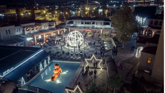 Χριστουγεννιάτικα ψώνια με φόντο το πιο παραμυθένιο σκηνικό