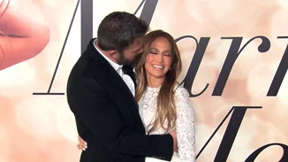 Η Jennifer Lopez φόρεσε "νυφικό" στην τελευταία εμφάνισή της με τον Ben Affleck