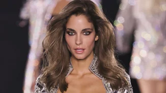 Δούκισσα Νομικού | Το ανεπιτήδευτο μακιγιάζ της με κόκκινο κραγιόν είναι η τέλεια εναλλακτική για τα Χριστούγεννα