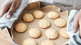 Βουτήματα με τον καφέ; Φτιάξε την πιο υγιεινή εκδοχή τους με 3 υλικά (χωρίς αλεύρι)