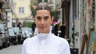 Βίκυ Βολιώτη | Στο μπαλκόνι του σπιτιού της με την κόρη της - "Όταν χάνεις τους γονείς σου"