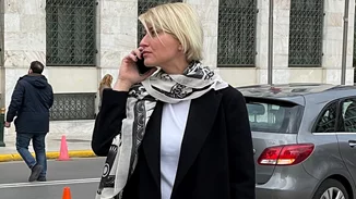 Σία Κοσιώνη | Η εμφάνιση με το αξεσουάρ που εμπιστεύονται περισσότερο οι Γαλλίδες