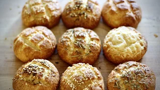 Τυροψωμάκια ολικής: Η εύκολη συνταγή για να βγουν αφράτα