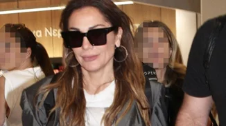 Δέσποινα Βανδή | Αμακιγιάριστη στο αεροδρόμιο - Ολοκληρώθηκε η περιοδεία της στις ΗΠΑ