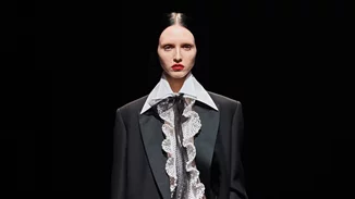 Valentino | Η Fall 2021 συλλογή επανασυστήνει τον αισθησιασμό