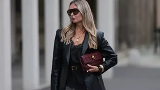 Οι μπορντό τσάντες είναι το chic αξεσουάρ των γιορτών | Οι καλύτερες επιλογές