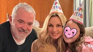 Γενέθλια για την Πέγκυ Ζήνα | Οι οικογενειακές φωτογραφίες και η ηλικία της