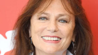 "Προσπάθησα να το σταματήσω" | Η Jacqueline Bisset μιλά για τις "σεξιστικές φωτογραφίες" που την έκαναν διάσημη