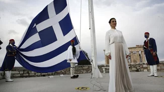 Αναστασία Ζαννή | Η γυναίκα που έκανε όλη την Ελλάδα να ανατριχιάσει στο άκουσμα του Εθνικού Ύμνου