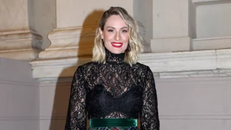 Από το γραφείο στη βραδινή έξοδο | Η Ελεονώρα Μελέτη φόρεσε την ιδανική Massimo Dutti φούστα