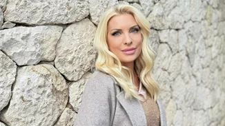 Πριν από 54 χρόνια | Όταν η Ελένη Μενεγάκη ήταν ένα γλυκό κοριτσάκι, δύο ετών με μπουκλάκια