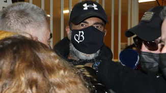 Βαλάντης - Survivor | Πανικός κατά την άφιξή του στο αεροδρόμιο (εικόνες, βίντεο)