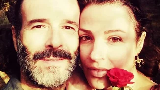 Ο Θανάσης Ευθυμιάδης έγινε 55 ετών | Το ιδιαίτερο βίντεο που δημοσίευσε από το μπάνιο του: "Έτσι καλλιεργώ και τη θηλυκή μου πλευρά"