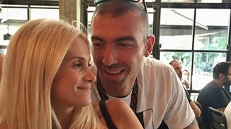 Δύο χρόνια χωρίς τον Αλέξανδρο Νικολαΐδη | Η Δώρα Τσαμπάζη συγκινεί