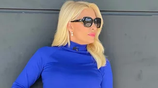 Η Ελένη Μενεγάκη φόρεσε το καφέ δερμάτινο παντελόνι με τον αγαπημένο τρόπο των fashionistas