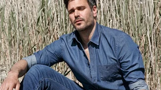 Μιχάλης Λεβεντογιάννης | Στην πισίνα μόνο με το μαγιό του