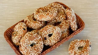 Υγιεινά μουστοκούλουρα με χουρμάδες για τα παιδιά (και όχι μόνο)