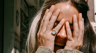 Μια ωδή στα αγαπημένα μας ελληνικά κοσμήματα που πάντα μας φτιάχνουν τη διάθεση