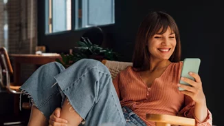 Κυκλοφόρησε νέο αναδιπλούμενο έξυπνο κινητό που ενεργεί ως προσωπικός βοηθός του κατόχου του