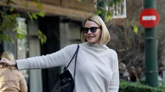 Η Τζένη Μπαλατσινού επέστρεψε στο γραφείο μετά τις γιορτές | Πώς την καλωσόρισαν